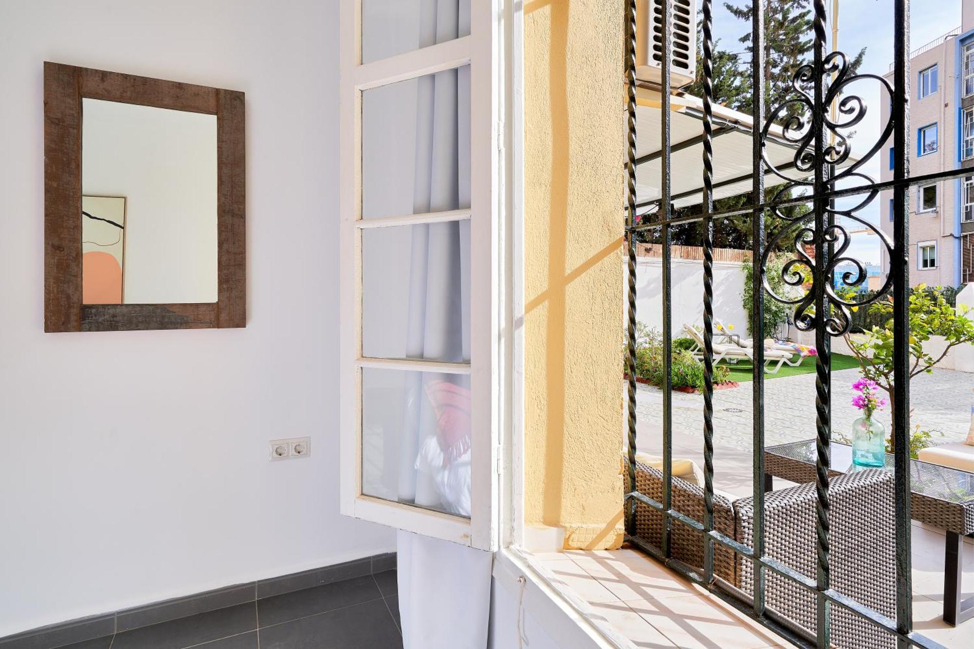 Villa Rosita Suites En Playa De La Malagueta Con Terraza 马拉加 外观 照片